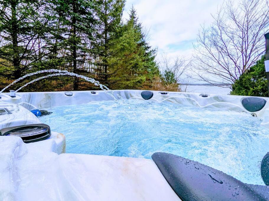 Artemis Lakehouse - Hot Tub, Lakefront & Racetrack Villa Saratoga Springs Esterno foto